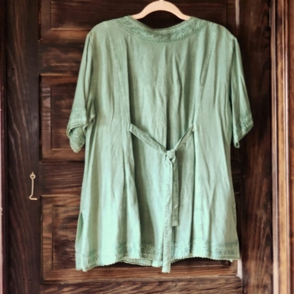 BRAJA Green Shirt with Embroidered Details and Tie Back - Handcrafted XL/XXL - Picture 6 of 10